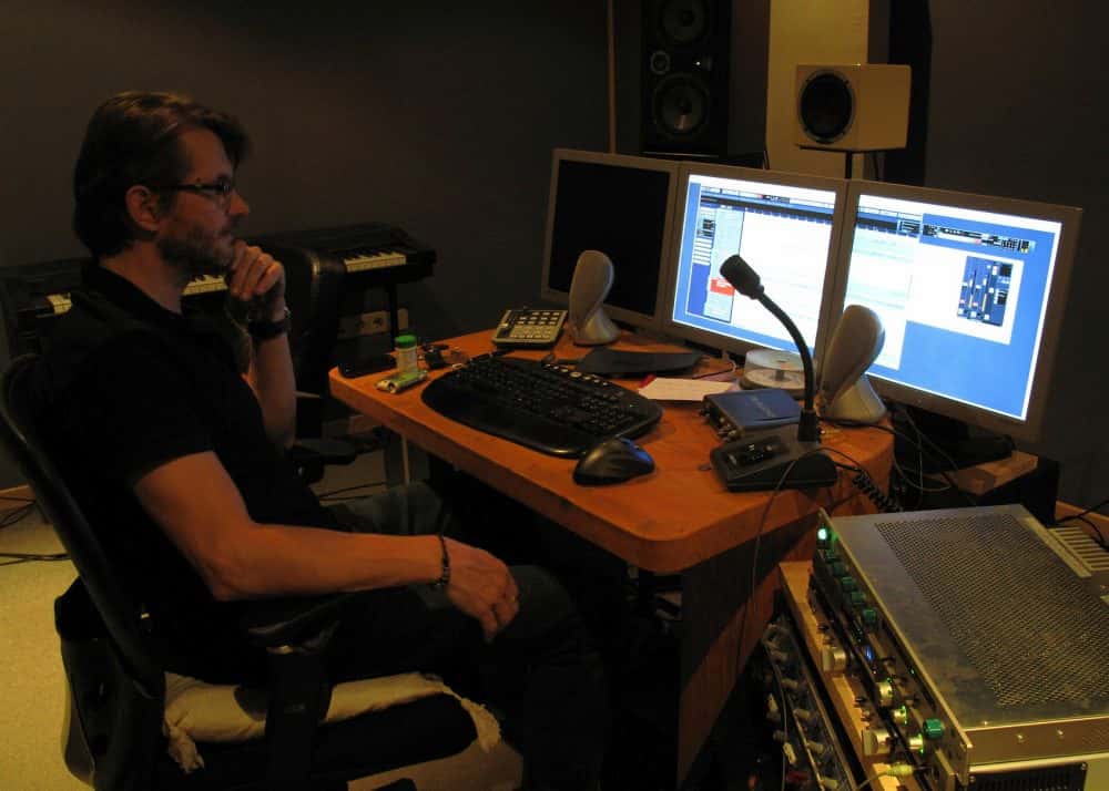 técnico de sonido en el estudio de grabación